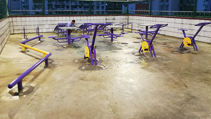 給力體育89套戶外健身器材進入陽江小區(qū)學(xué)校