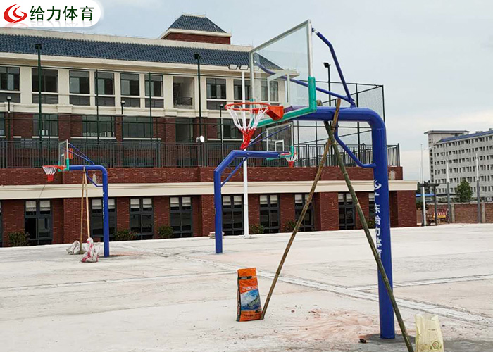 學校籃球架