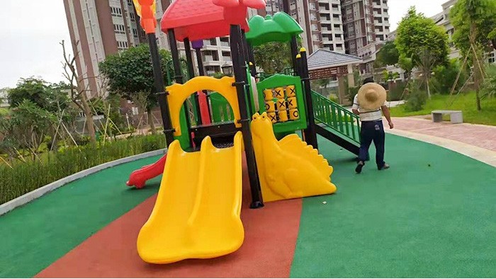 戶外兒童滑梯